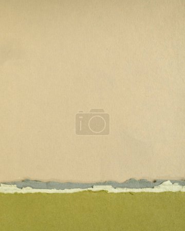 Téléchargez les photos : Paysage abstrait de papier dans les tons pastel vert et marron - collection de papiers chiffon faits à la main - en image libre de droit