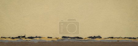 Téléchargez les photos : Paysage abstrait dans des tons pastel terre une collection de papiers chiffon faits à la main, bannière web panorama - en image libre de droit
