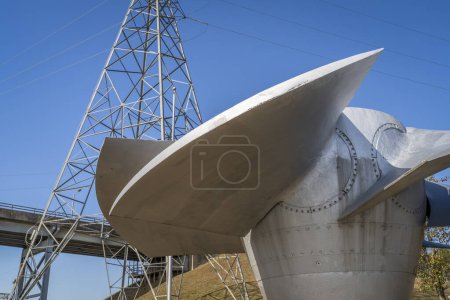 Téléchargez les photos : Vieille turbine Kaplan à hélice réglable affichée au barrage Pickwick sur la rivière Tennessee - en image libre de droit