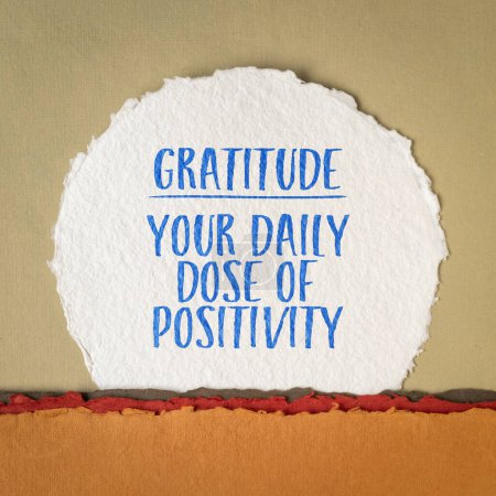 Téléchargez les photos : Gratitude - votre dose quotidienne de positivité, note de rappel inspirante sur papier d'art - en image libre de droit