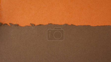 Téléchargez les photos : Paysage abstrait dans les tons pastel orange et marron une collection de papiers chiffon faits à la main - en image libre de droit