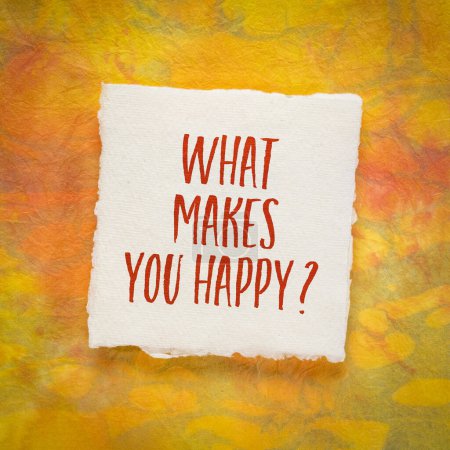 Foto de ¿Qué te hace feliz? Una pregunta manuscrita sobre el papel de arte, la felicidad y el concepto de desarrollo personal. - Imagen libre de derechos