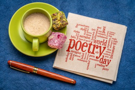 Téléchargez les photos : Journée mondiale de la poésie - mot nuage sur une serviette avec café, événement culturel - en image libre de droit