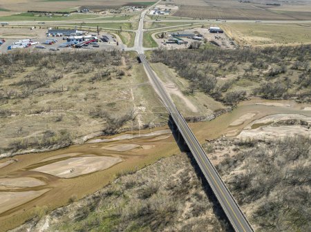 Téléchargez les photos : Rivière South Platte près de Big Springs, Nebraska, début du printemps vue imprenable - en image libre de droit