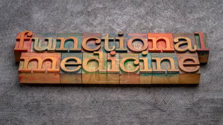 medicina funcional - texto en tipografía vintage tipo madera, concepto holístico de cuidado de la salud