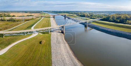 Brücken über den Chain of Rock Kanal des Mississippi oberhalb von St. Louis, Luftaufnahme im Oktober