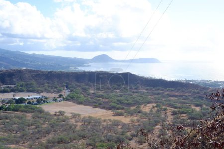 Foto de Foto de Diamond Head en Diamond Head State Monument ubicada en el condado de Honolulu en la isla de Oahu, Hawái, Estados Unidos de América. - Imagen libre de derechos
