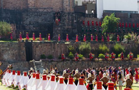 Téléchargez les photos : Hommes Et Femmes En Costume Traditionnel Pour Inti Raymi Festival Cusco Pérou Amérique Du Sud - en image libre de droit