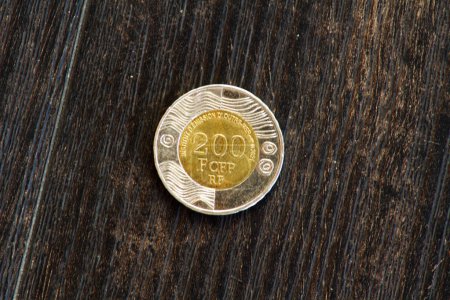 200 GFP Französisch-Polynesien Franc Münze auf Fliesen Hintergrund Tahiti Südpazifik Währung