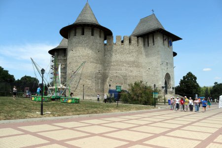 Téléchargez les photos : Soroca, Moldavie - 24 juin 2023 : Vue du fort médiéval de Soroca. Fort construit en 1499 par le prince moldave Étienne le Grand. A été rénové en 2015 - en image libre de droit