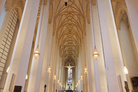 Téléchargez les photos : Munich, Allemagne - 20 décembre 2023 : Vue intérieure de la cathédrale Frauenkirche - en image libre de droit