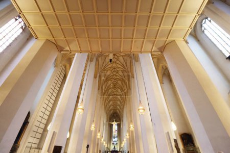 Téléchargez les photos : Munich, Allemagne - 20 décembre 2023 : Vue intérieure de la cathédrale Frauenkirche - en image libre de droit