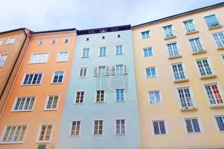 Bâtiments colorés à Salzbourg, Autriche