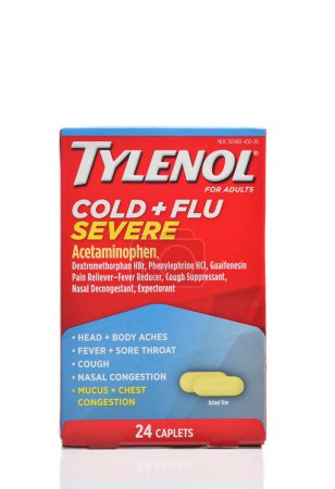 Téléchargez les photos : IRVINE, CALIFORNIE - 12 DEC 2022 : Un paquet de caplets graves contre le rhume et la grippe au Tylenol, pour adultes. - en image libre de droit