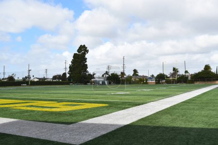 Foto de HUNTINGTON BEACH, CALIFORNIA - 01 JAN 2023: Football Field on the campus of Golden West College, home of the Rustlers. - Imagen libre de derechos