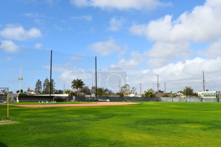Foto de HUNTINGTON BEACH, CALIFORNIA - 01 JAN 2023: Fred Hoover Baseball Field on the campus of Golden West College, home of the Rustlers. - Imagen libre de derechos