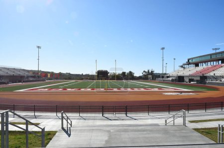 Foto de MISSION VIEJO, CALIFORNIA - 8 JAN 2023: Football Stadium from the end zone on the Campus of Saddleback College. - Imagen libre de derechos