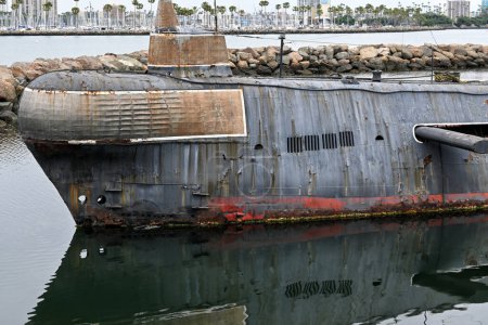 Téléchargez les photos : LONG BEACH, CALIFORNIE - 14 JUIN 2023 : Le Scorpion, un sous-marin soviétique de classe Foxtrot à l'hôtel Queen Mary. - en image libre de droit