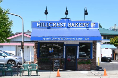 Téléchargez les photos : BOTHELL, WASHINGTON - 3 JUILLET 2023 : La boulangerie Hillcrest sur Main Street se spécialise dans les pâtisseries et goodies hollandaises. - en image libre de droit
