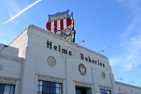 Téléchargez les photos : CULVER CITY, CALIFRONIE - 28 JAN 2024 : Helms Bakeries signe dans le quartier historique de Helms Bakery. - en image libre de droit
