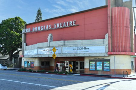 Téléchargez les photos : CULVER CITY, CALIFRONIA - 28 JAN 2024 : Théâtre Kirk Douglas sur le boulevard Washington. - en image libre de droit