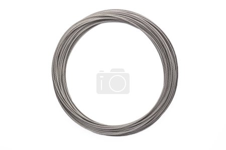 Foto de Tecnología de cuerda metálica cable de acero aislado sobre fondo blanco. - Imagen libre de derechos