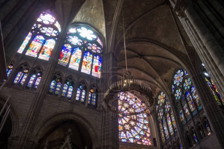 Téléchargez les photos : Basilique Saint-Denis. Vue intérieure, Paris, france - en image libre de droit