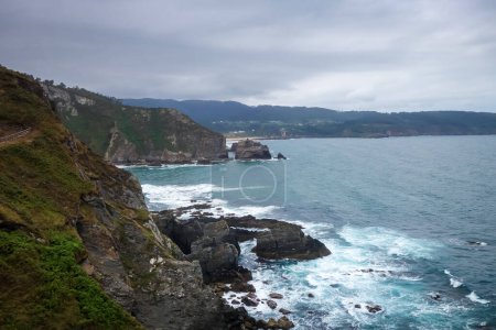 Foto de Acantilados de Punta socastro y vista al océano Atlántico, Galicia, España - Imagen libre de derechos