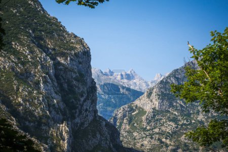 Téléchargez les photos : Paysage montagneux autour du village de Bulnes à Picos de Europa, Asturies, Espagne - en image libre de droit