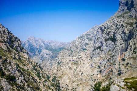 Foto de Sendero de Cares - ruta del Cares - en el cañón de Picos de Europa, Asturias, España - Imagen libre de derechos