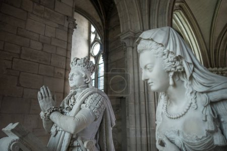 Téléchargez les photos : Tombeau du roi Louis XVI et de Marie Antoinette, dans la basilique Saint-Denis, Paris - en image libre de droit
