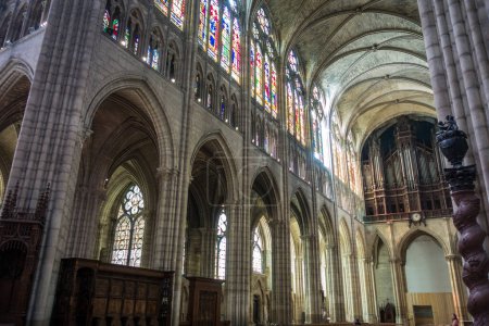 Téléchargez les photos : Basilique Saint-Denis. Vue intérieure, Paris, france - en image libre de droit