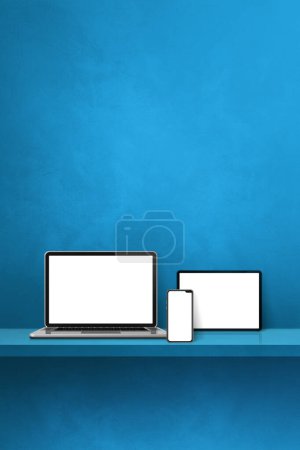 Foto de Ordenador portátil, teléfono móvil y tableta digital PC en estante de pared azul. Fondo vertical. Ilustración 3D - Imagen libre de derechos