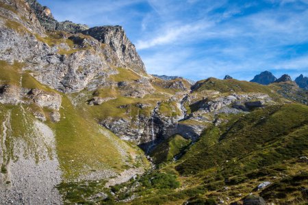 Foto de Cascada en el Parque Nacional Vanoise Valle alpino, Saboya, Alpes franceses - Imagen libre de derechos