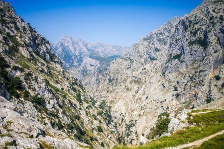 Téléchargez les photos : Sentier Cares - ruta del Cares - dans le canyon Picos de Europa, Asturies, Espagne - en image libre de droit