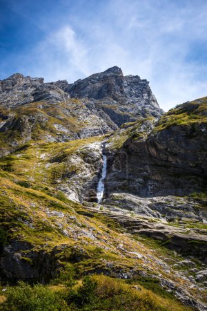 Foto de Cascada en el Parque Nacional Vanoise Valle alpino, Saboya, Alpes franceses - Imagen libre de derechos