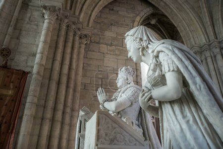 Foto de Tumba del rey Luis XVI y María Antonieta, en la Basílica de Saint-Denis, París - Imagen libre de derechos
