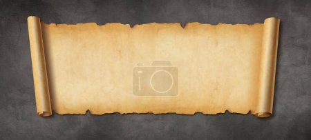 Téléchargez les photos : Ancienne bannière horizontale en papier. Parchemin de parchemin sur un fond de mur en béton - en image libre de droit