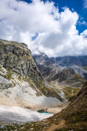 Téléchargez les photos : Paysage montagneux et glaciers alpins à Pralognan la Vanoise. Alpes françaises - en image libre de droit