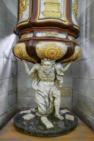 Téléchargez les photos : Détail d'une statue ancienne dans la cathédrale Saint-Jacques-de-Compostelle, Galice, Espagne - en image libre de droit