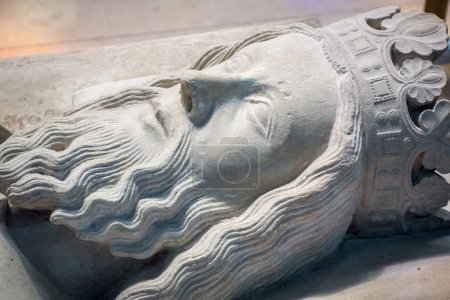 Foto de Tumba del rey Clovis I, en la Basílica de Saint-Denis, París - Imagen libre de derechos