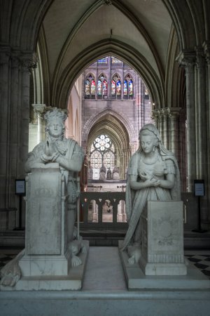 Foto de Tumba del rey Luis XVI y María Antonieta, en la Basílica de Saint-Denis, París - Imagen libre de derechos