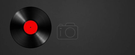 Téléchargez les photos : Red vinyl record isolated on black background. Horizontal banner. 3D illustration - en image libre de droit