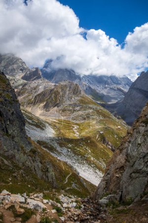 Téléchargez les photos : Grande Casse Paysage glaciaire alpin à Pralognan la Vanoise. Alpes françaises - en image libre de droit