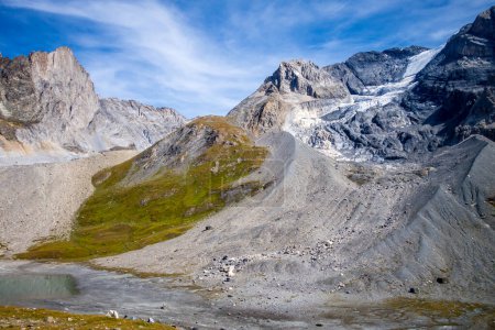 Téléchargez les photos : Lac long et Grande Casse Paysage glaciaire alpin dans les Alpes françaises - en image libre de droit