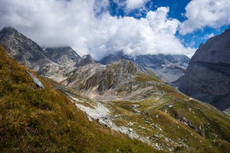Téléchargez les photos : Grande Casse Paysage glaciaire alpin à Pralognan la Vanoise. Alpes françaises - en image libre de droit