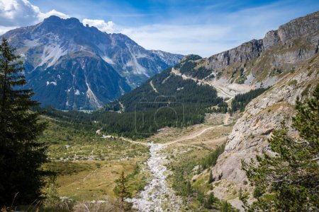 Téléchargez les photos : Paysage de montagne à Pralognan la Vanoise. Alpes françaises - en image libre de droit