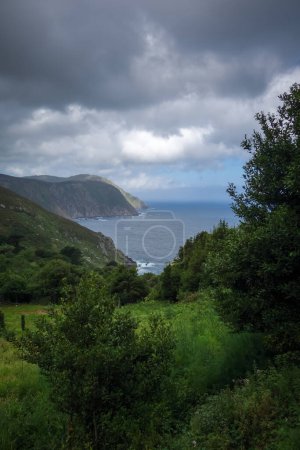 Téléchargez les photos : Ocean and cliffs view from san andres de teixido, Galicia, Spain - en image libre de droit
