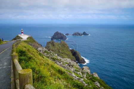 Téléchargez les photos : Vue du phare, des falaises du cap Ortegal et de l'océan Atlantique, Galice, Espagne - en image libre de droit