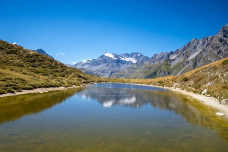 Téléchargez les photos : Lac du clou, dans les montagnes du Pralognan, Alpes françaises - en image libre de droit